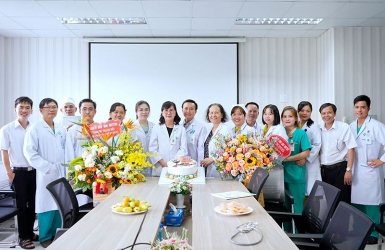 Lãnh Đạo Thành Phố Thủ Dầu Một Và Phường Định Hòa Chúc Mừng Ngày Thầy Thuốc Việt Nam